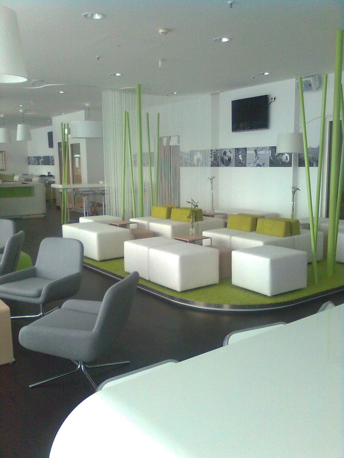 Objektdesign: Corporate Lounge mit Sitzlandschaft, gebaut von Lauer-Seele
